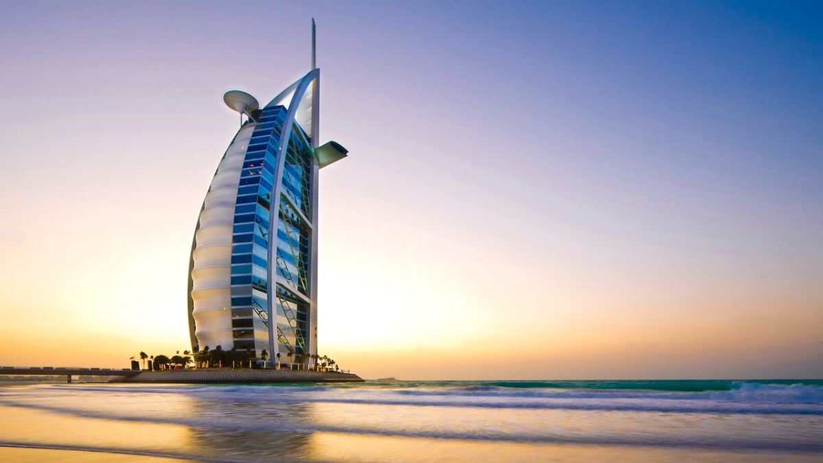 two dubai resorts named among world's top 10 hotels report