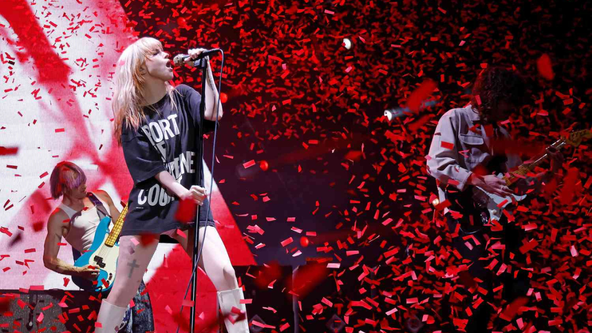 no longer coughing day and night, hayley williams is feeling better