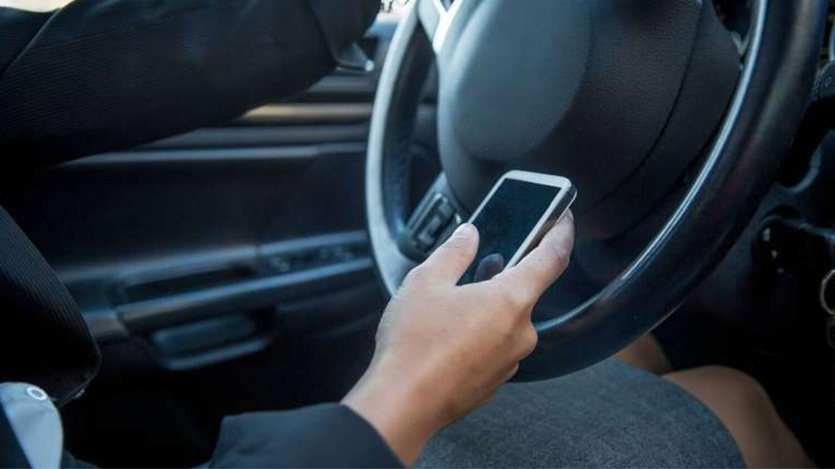 saudi-arabia-up-to-900-sr-fine-for-using-a-mobile-phone-while-driving