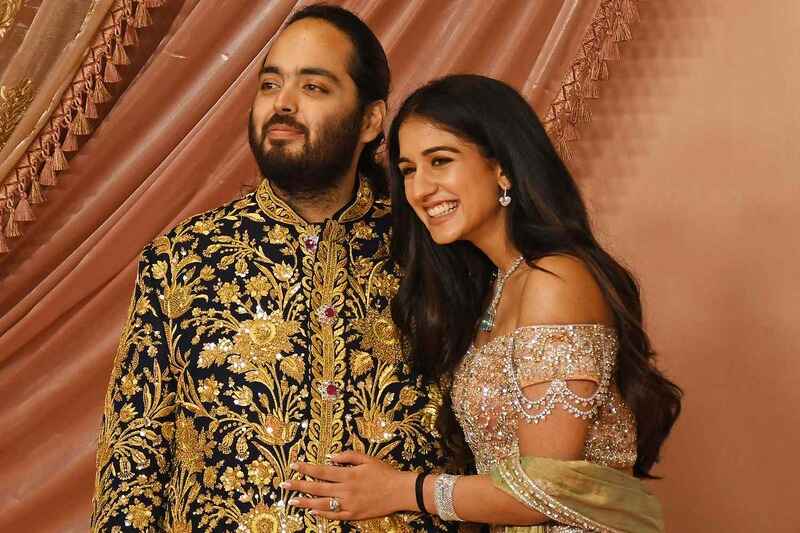 newlyweds-anant-ambani-and-radhika-merchant-delight-fans-with-dubai-outing-at-global-village