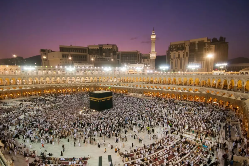 Saudi Arabia enforces vaccine protocols for Umrah 2025 pilgrims