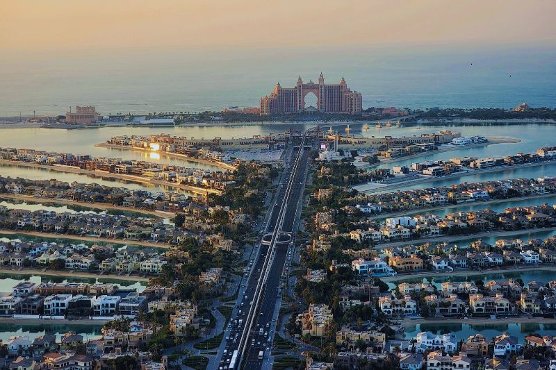 UAE Non-Oil Sector Grows Steadily Despite Slow Hiring